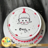 Bánh kem vẽ chibi bé gái đội mũ sinh nhật tặng con Ong 